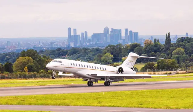 London Biggin Hill Airport: photo 2
