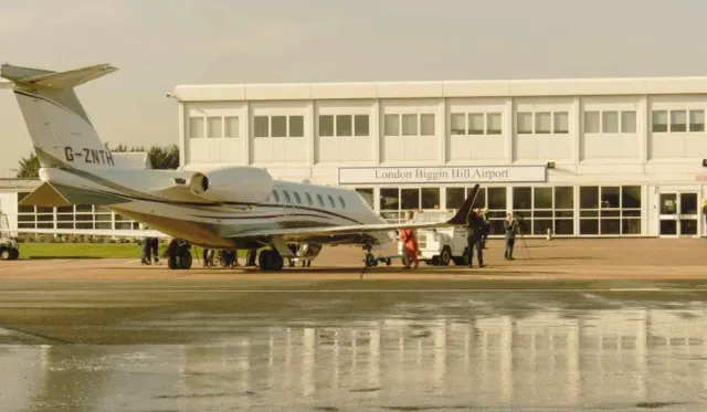 London Biggin Hill Airport: photo 3