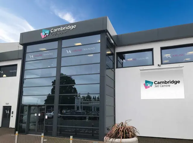 Cambridge Airport: photo 2