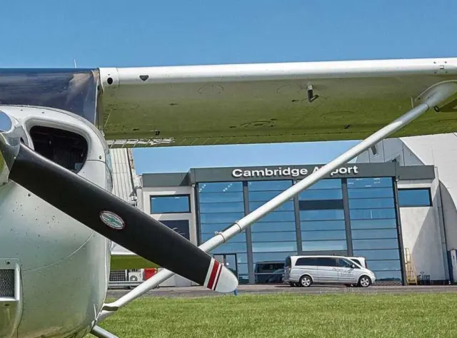 Cambridge Airport: photo 3