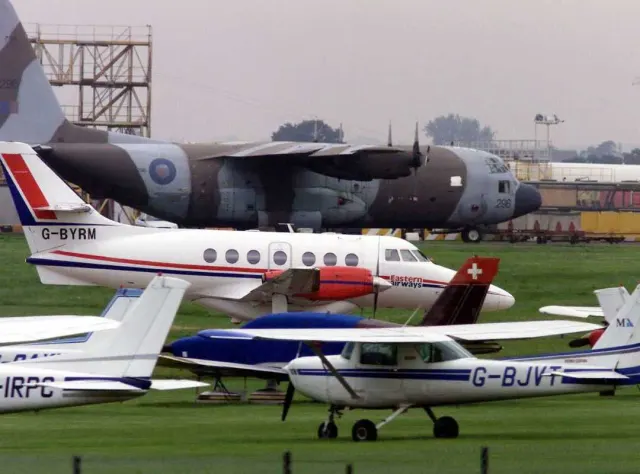 Cambridge Airport: photo 4