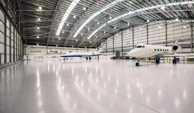 Farnborough Airport: photo 1
