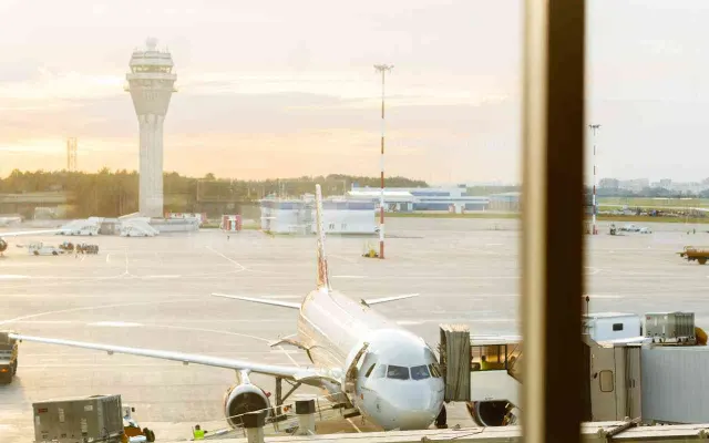 London Oxford Airport: photo 1