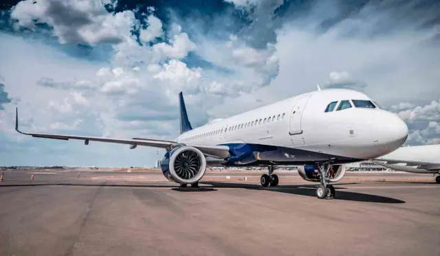 Monarch Air Group: photo 2