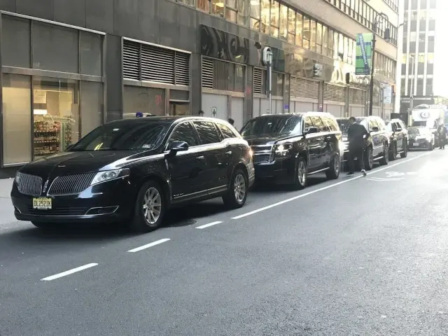 Reliable Luxury Car and Limousine Service: photo 3