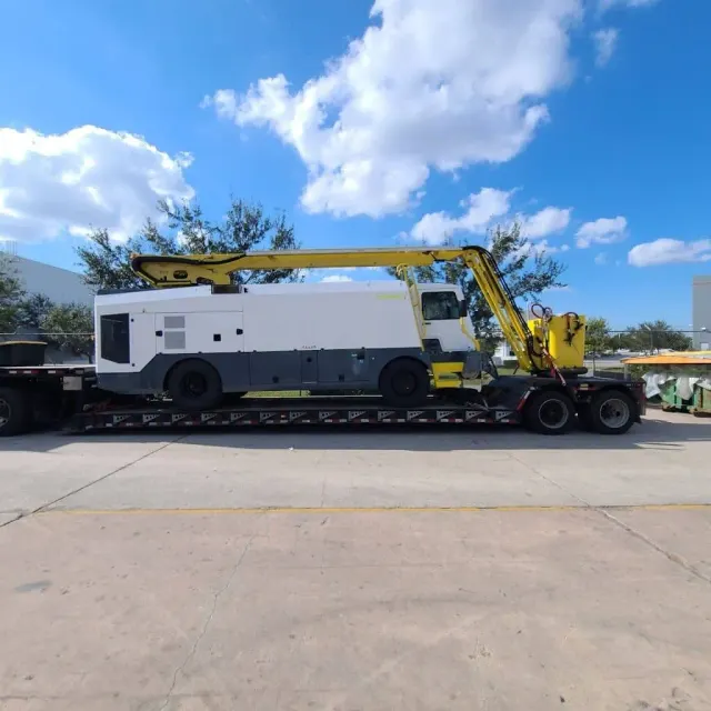 Oshkosh AeroTech