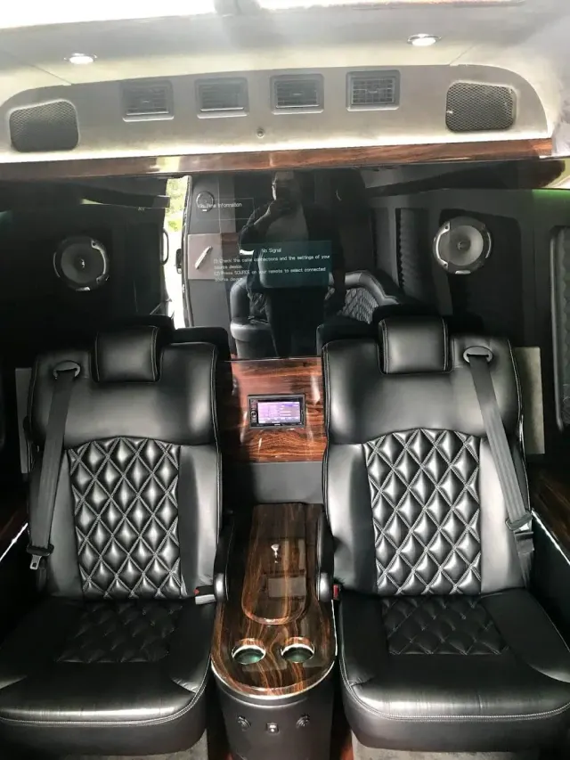 Lux Dryve Executive Car Service: photo 4