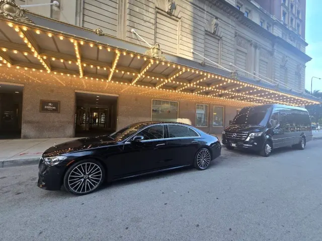 Level Up Limo - Chicago Luxury Limos and Chauffeur Service: photo 4