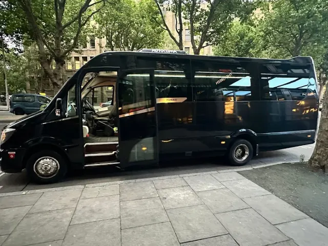 Executive Chauffeur Dublin photo 4