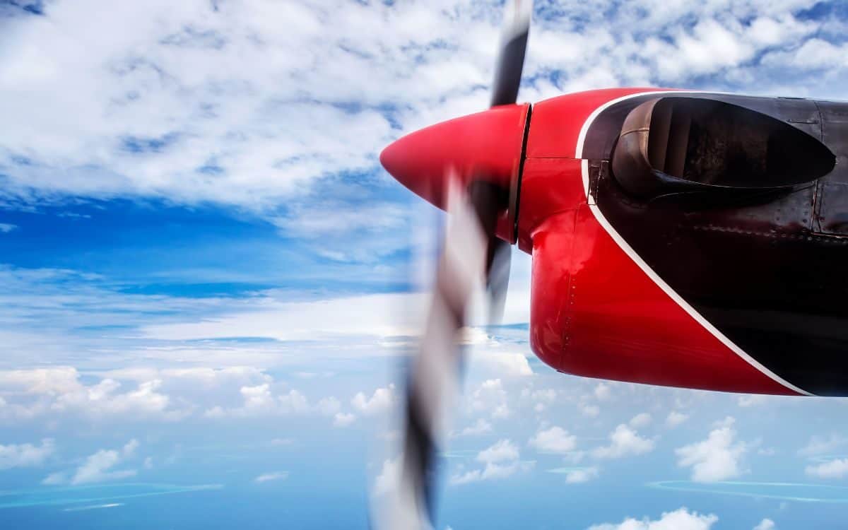 how fast does an airplane go