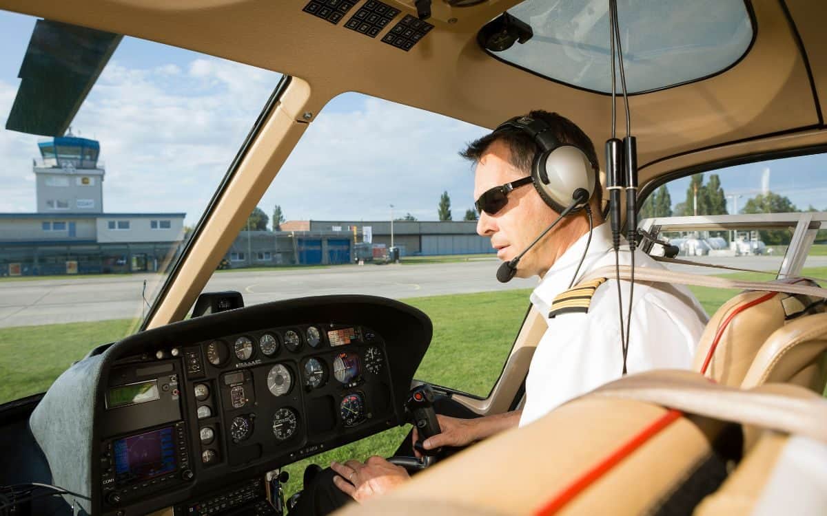 salary of air ambulance pilots