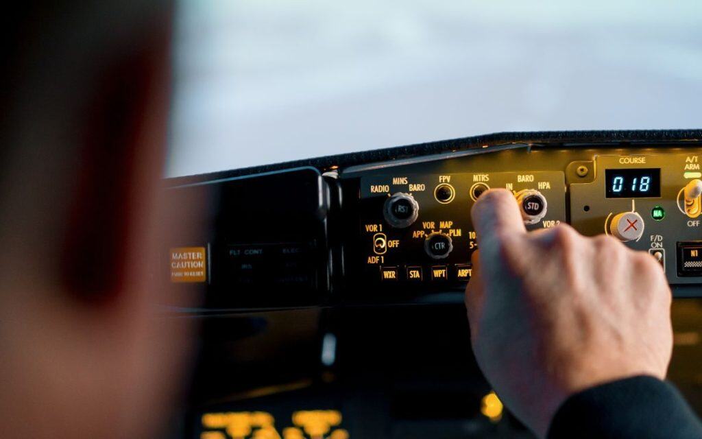 Flight Simulator Hardware: Building Your Ultimate Aviation Training Setup 1 2 2