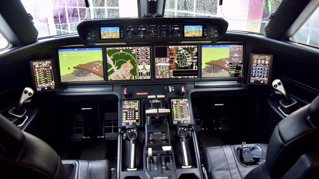 Gulfstream G800 vs Bombardier Global 7500: Which Ultra-Long-Range Jet Reigns Supreme? 7 Gulfstream Symmetry Flight Deck
