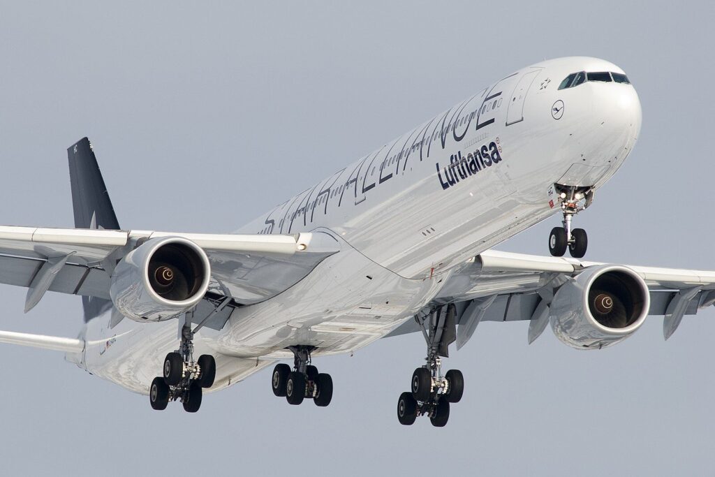 Airbus A340-600: Technical Specs, Engine Details & Performance Explained 8 A340-600 Lufthansa