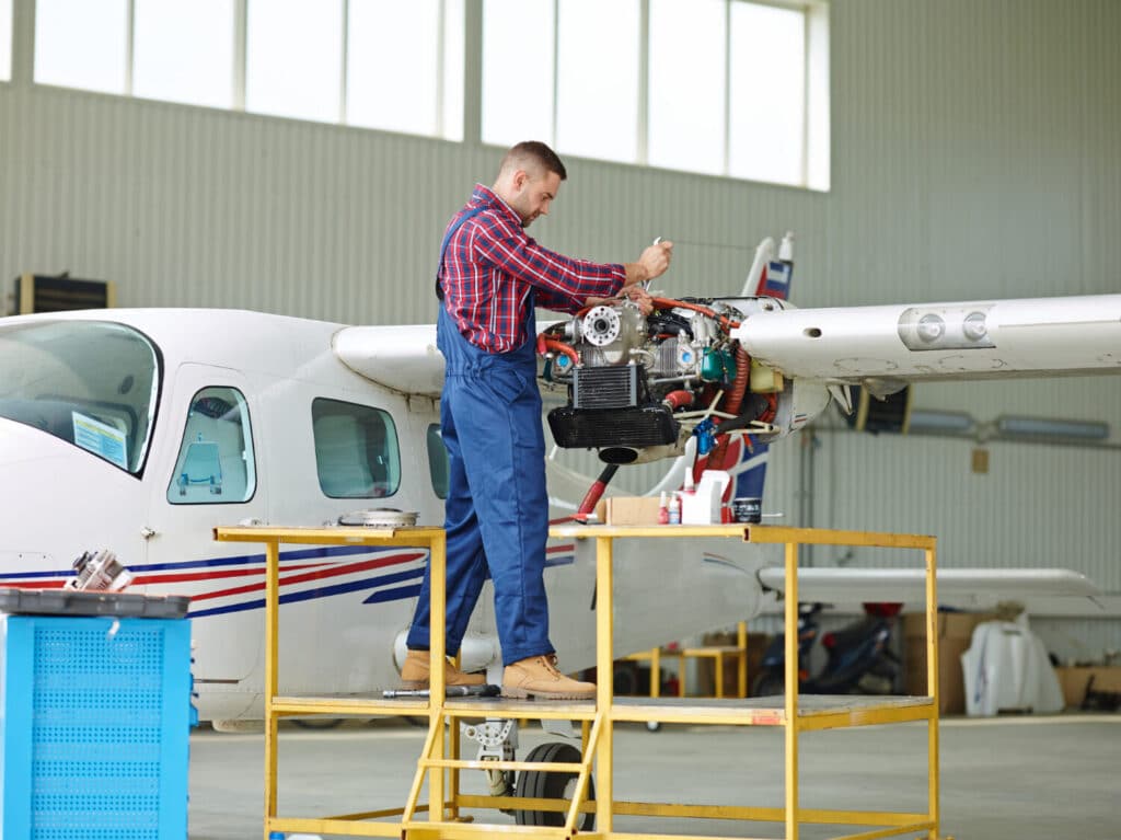 Aviation Mechanic Salary in 2026: Country-Wise Pay, Experience & Career Growth 1 Aviation Mechanics