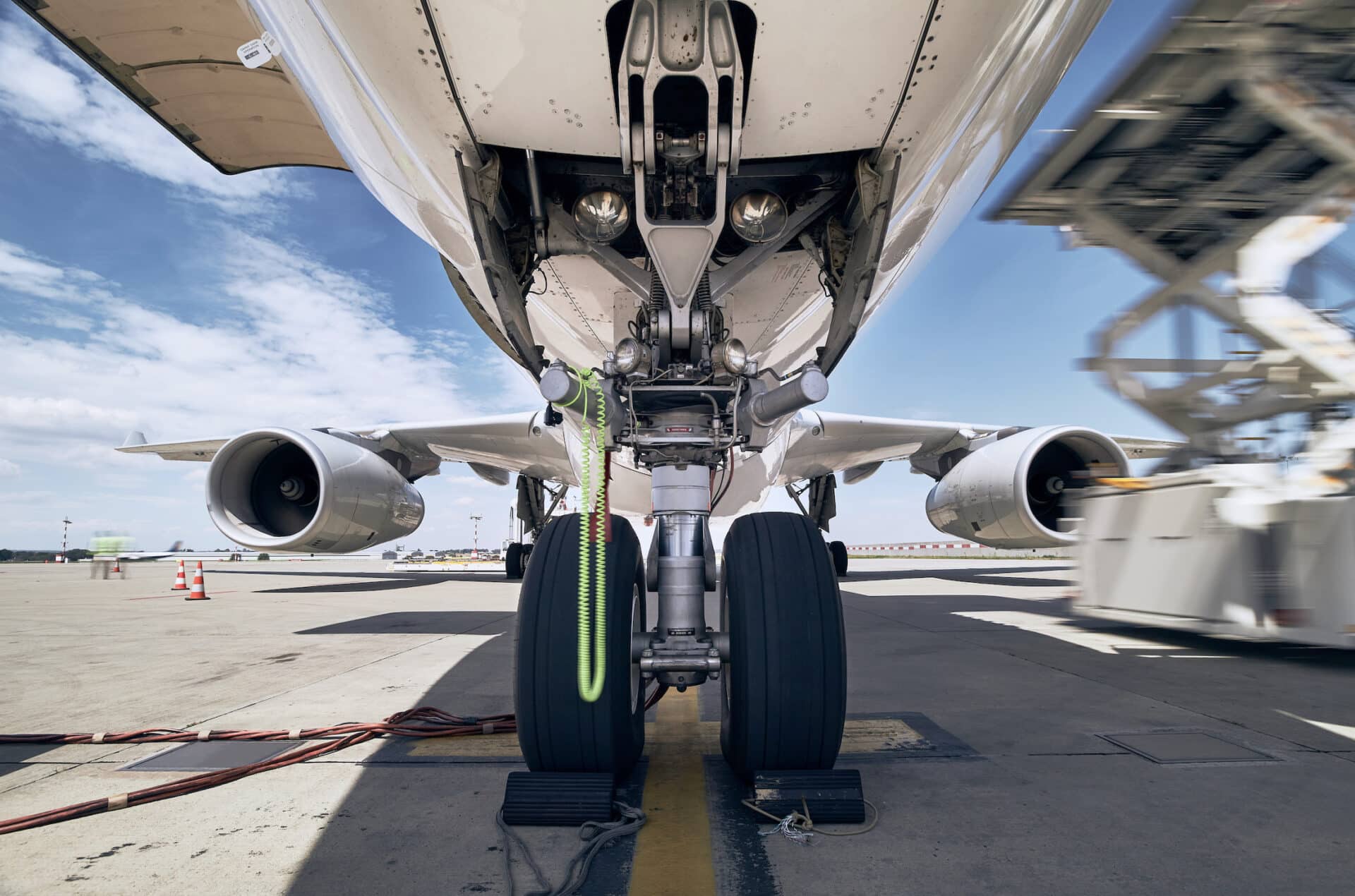 How Aircraft Landing Gear Works: A Complete Technical Guide