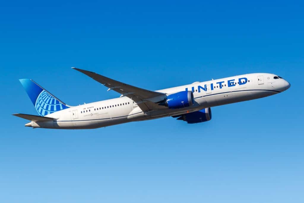 Why United Airlines Chose The Boeing 787 Instead