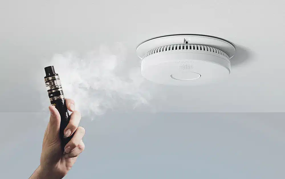 Alaska Airlines Bans Passenger After Vaping Incident on Boeing 737 MAX 2 Aircraft lavatory smoke detector