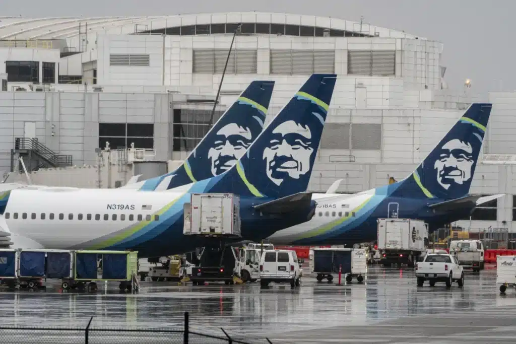 Alaska Airlines Bans Passenger After Vaping Incident on Boeing 737 MAX 1 Alaska Airlines 737 MAX aircraft at airport gate
