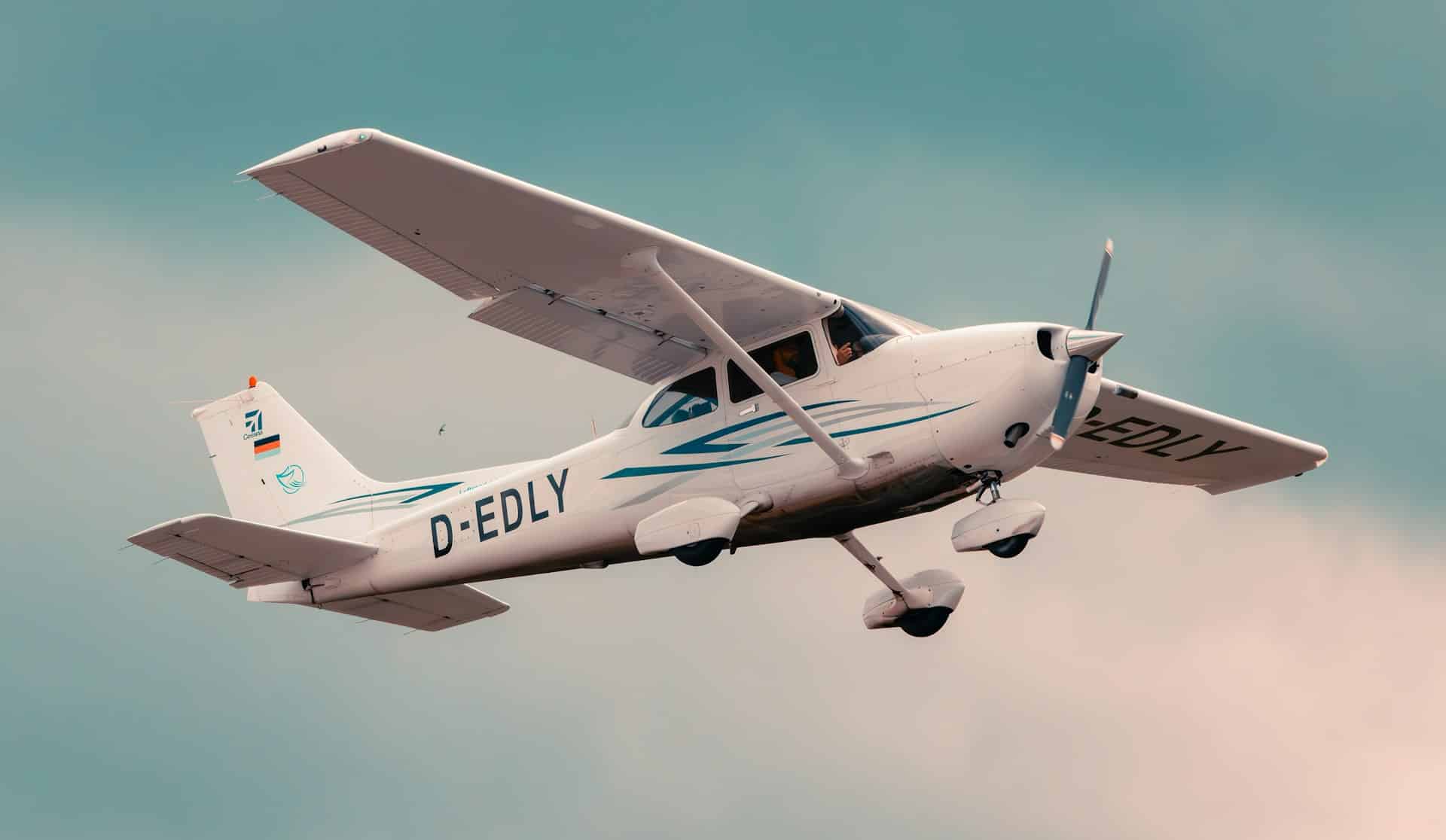 How Aircraft Can Fly Safely With One Engine - Explained
