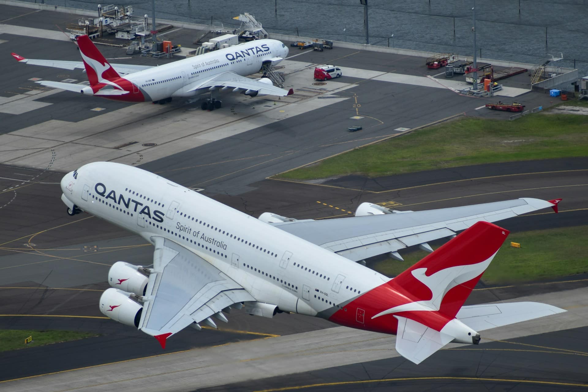 How Much Do Qantas Aircraft Maintenance Engineers & Technicians Earn in 2026?