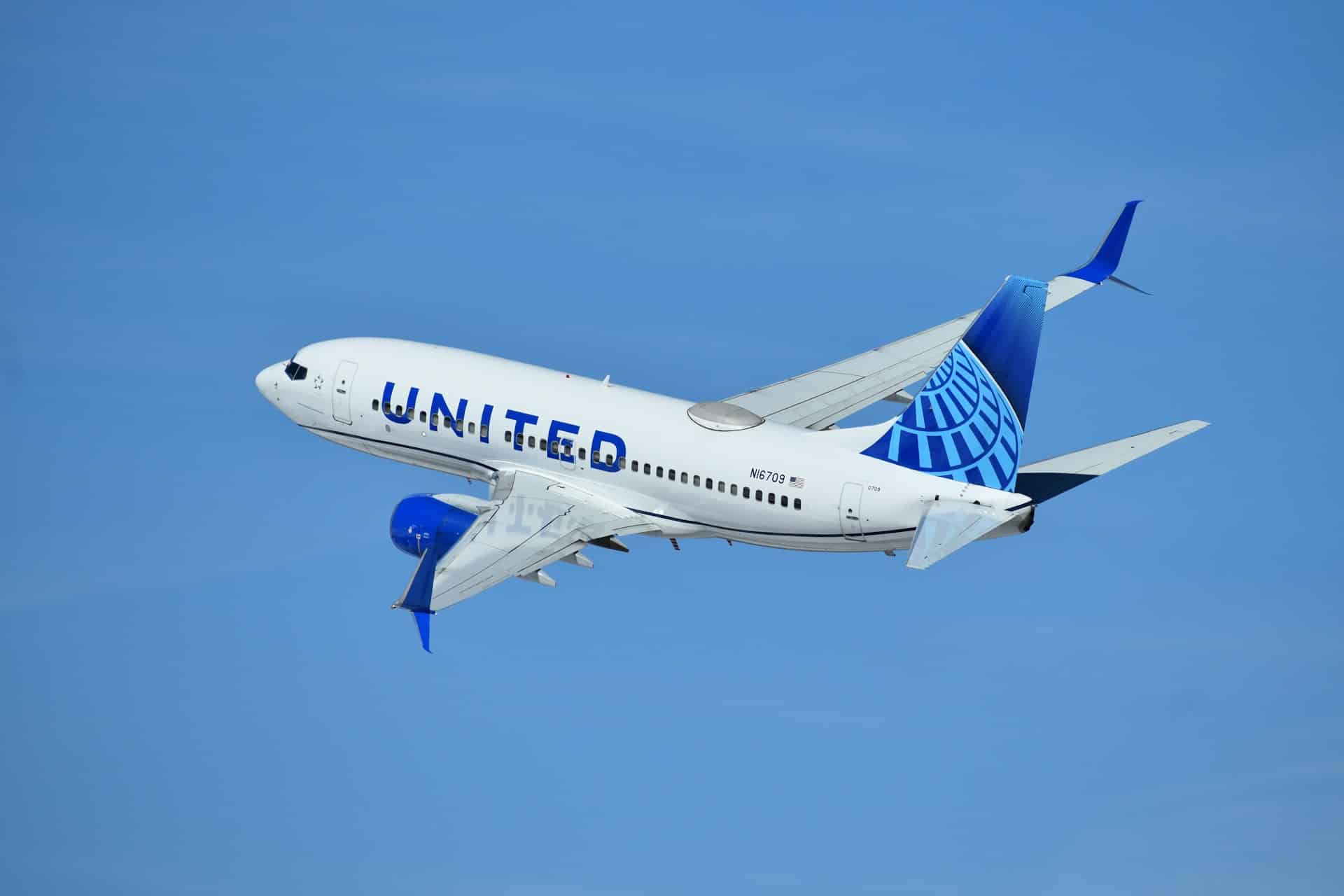 United Airlines Raises Checked Bag Fees as Rising Fuel Costs Hit Global Aviation