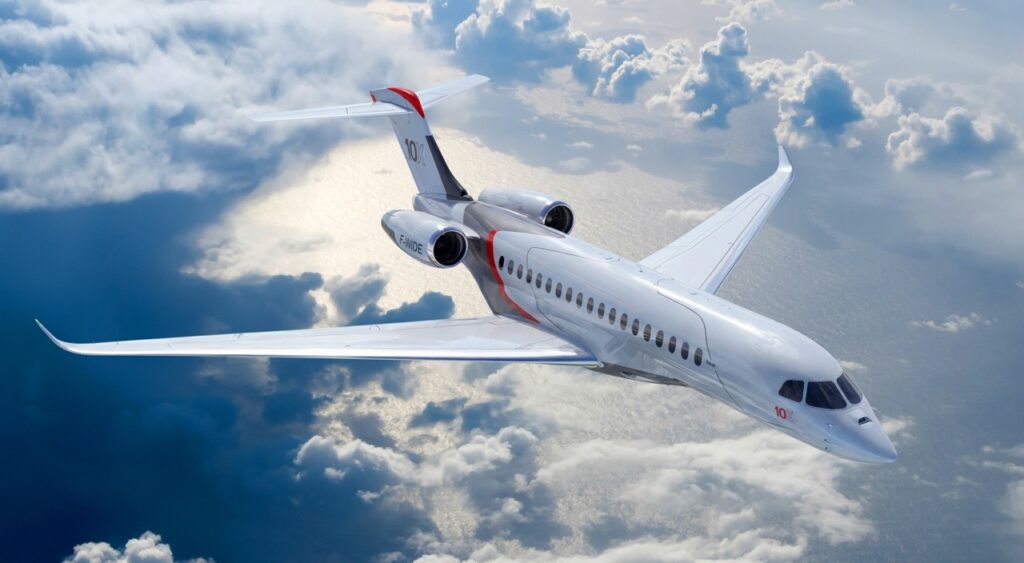 Falcon 10X vs Gulfstream G700: Which Ultra-Luxury Jet Is Better? 6 Dassault Falcon 10X private jet flying
