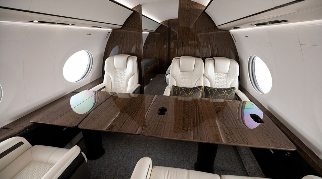 Bombardier Global 7500 vs Gulfstream G700: Ultimate Private Jet Showdown 3 Gulfstream G700 ultra-luxury cabin with panoramic windows
